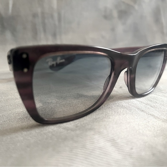 Ray-Ban Caribbean Wayfarer Sunglasses - Picture 9 of 10